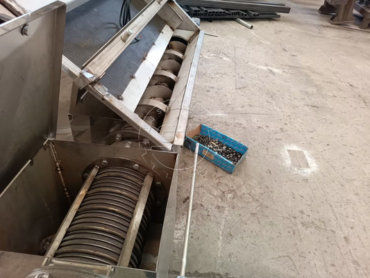 기울기 스크린 고체 액체 분리기 700KG 무게 야외 하수 처리에 이상적입니다